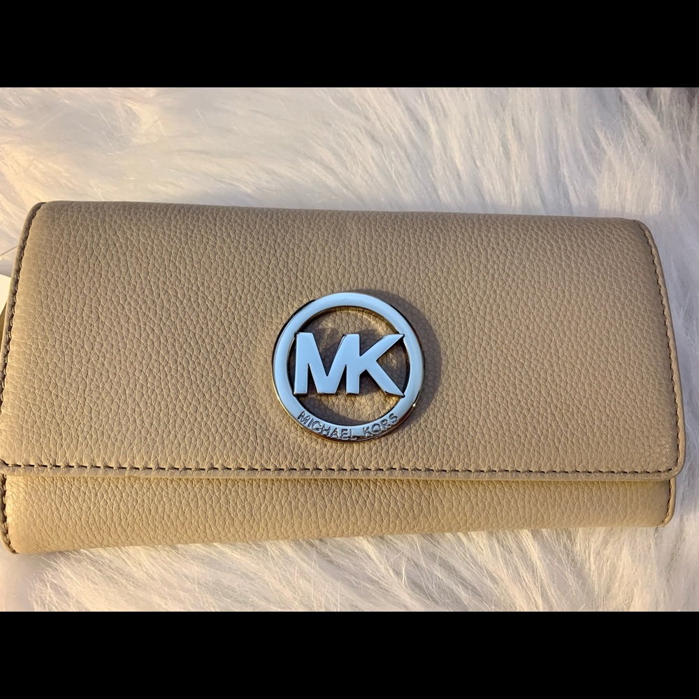 NWT‎ Michael Kors Wallet